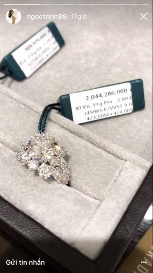 Vừa úp mở có người yêu lớn tuổi, Ngọc Trinh đã khoe nhẫn kim cương hơn 2 tỷ đồng-2