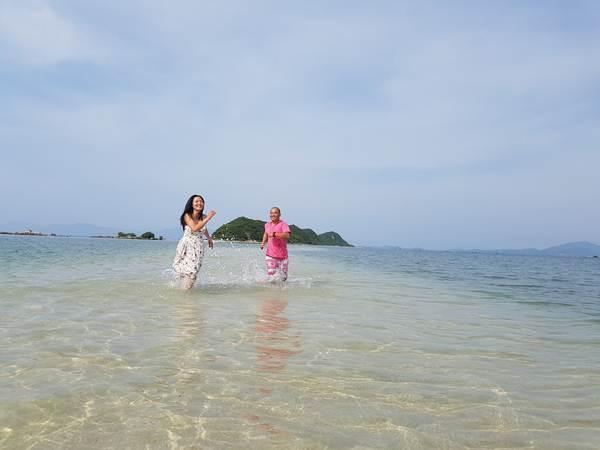 3 năm yêu chỉ được tặng một bó hoa, đến ngày cưới chàng dẫn nàng đi xuyên Việt 30 ngày để chụp ảnh-4