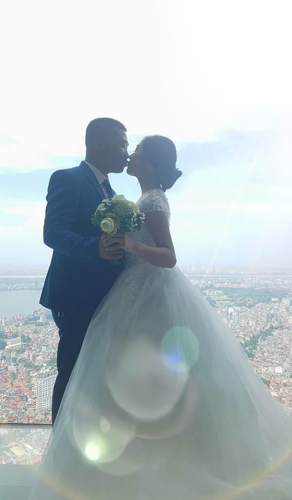 3 năm yêu chỉ được tặng một bó hoa, đến ngày cưới chàng dẫn nàng đi xuyên Việt 30 ngày để chụp ảnh-5