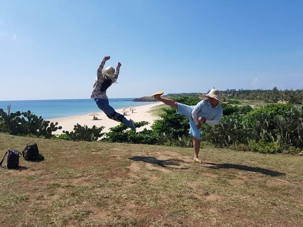 3 năm yêu chỉ được tặng một bó hoa, đến ngày cưới chàng dẫn nàng đi xuyên Việt 30 ngày để chụp ảnh-11