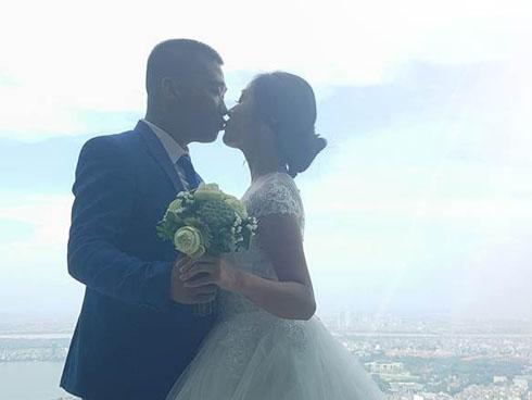 3 năm yêu chỉ được tặng một bó hoa, đến ngày cưới chàng dẫn nàng đi xuyên Việt 30 ngày để chụp ảnh