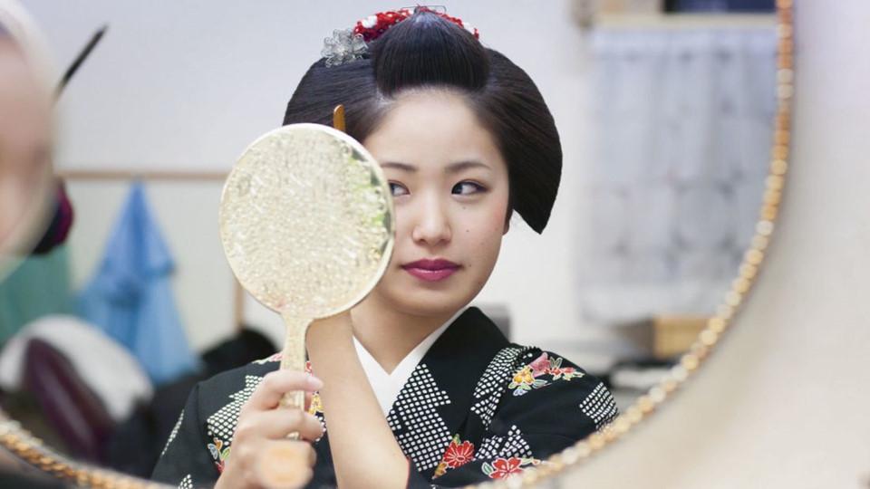 Cuộc sống bí ẩn của các thiếu nữ khổ luyện thành geisha-3