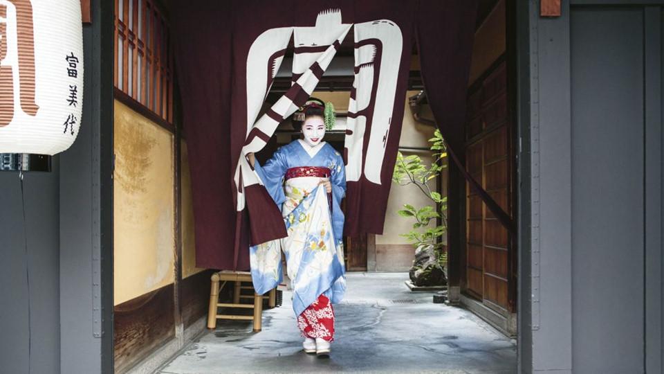 Cuộc sống bí ẩn của các thiếu nữ khổ luyện thành geisha-6