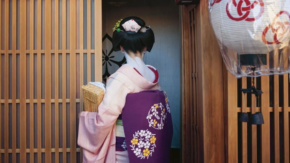 Cuộc sống bí ẩn của các thiếu nữ khổ luyện thành geisha-10