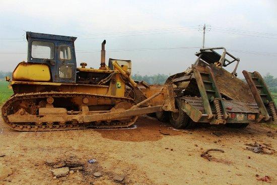 Hiện trường xe khách biến dạng, 5 người chết ở Bình Định-6