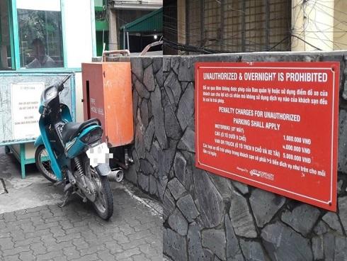 Gửi xe máy qua đêm, bị khách sạn thu 1 triệu đồng