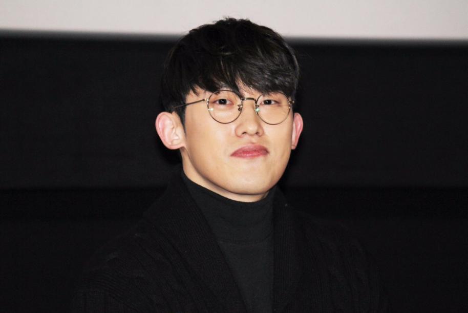 Bất ngờ khi biết Kim Tae Hee lặn giỏi như người nhái - Lee Byung Hun pha chế đỉnh cao-8