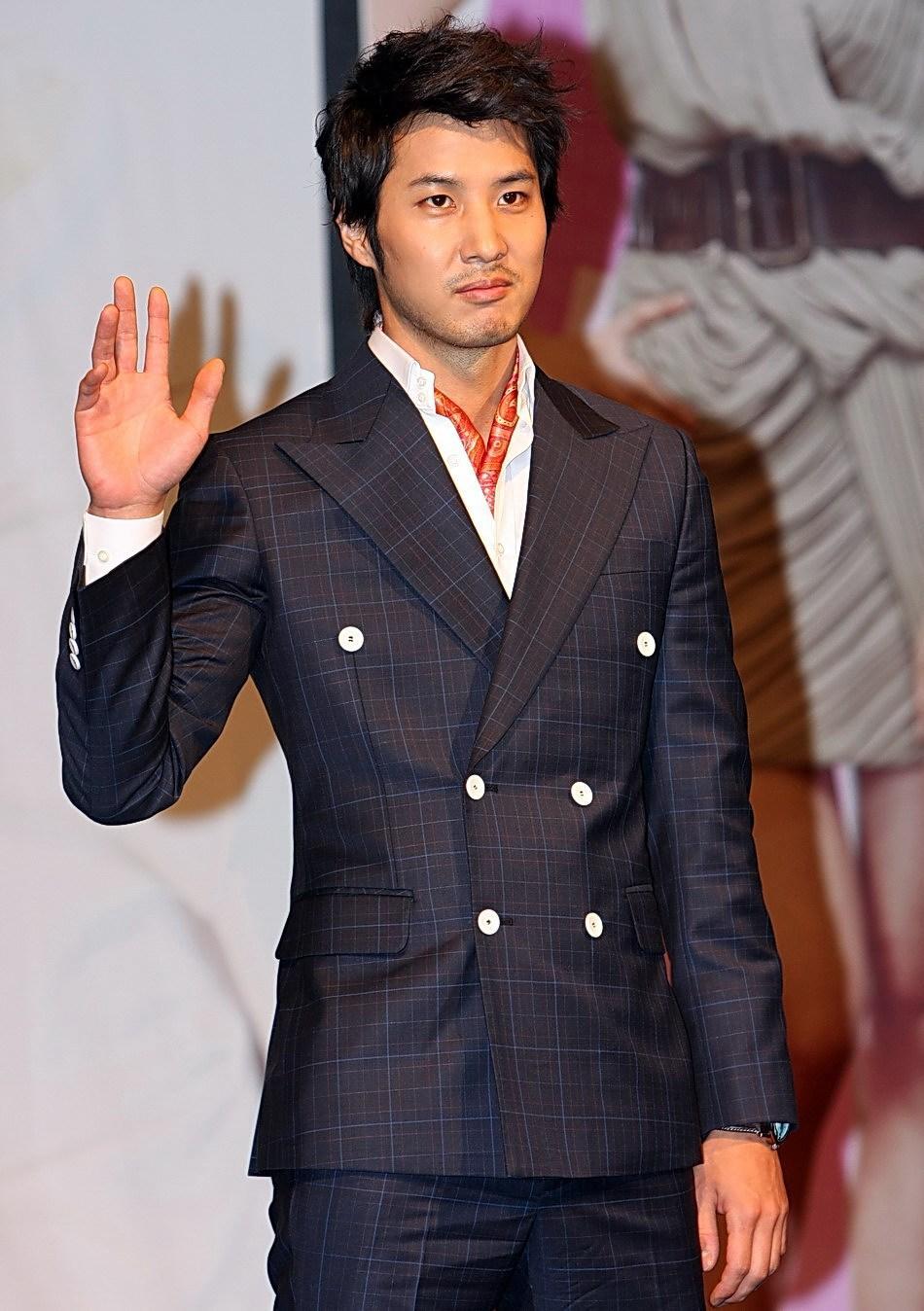 Bất ngờ khi biết Kim Tae Hee lặn giỏi như người nhái - Lee Byung Hun pha chế đỉnh cao-12