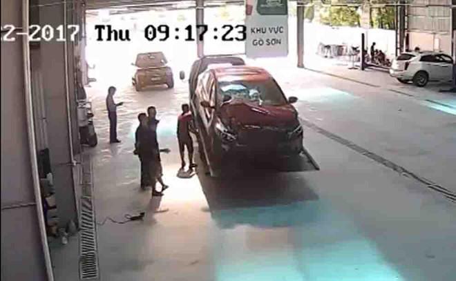 Nhân viên ngân hàng lái xe tông chết bé 7 tuổi rồi bỏ trốn-1