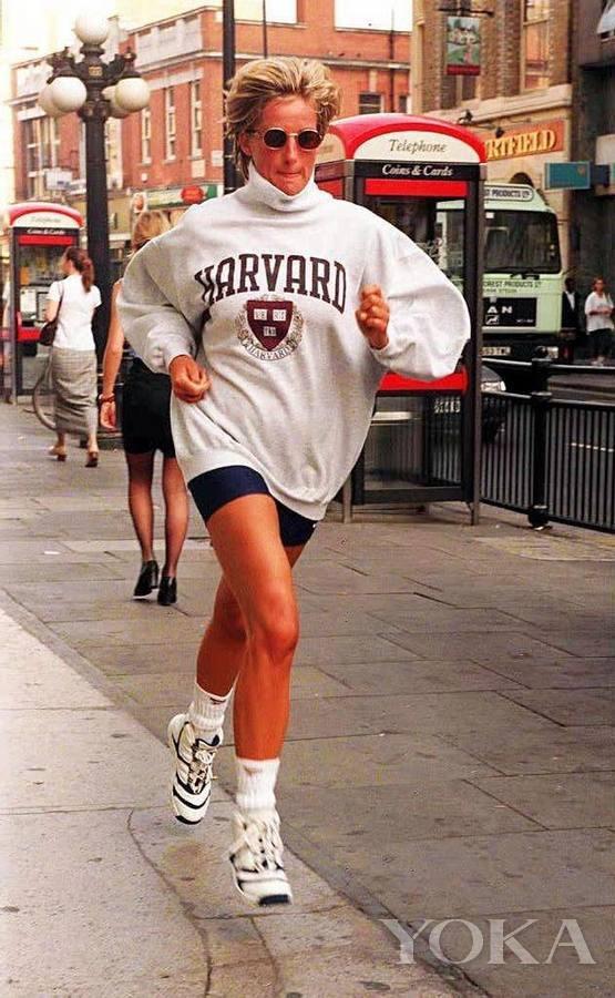 Thì ra mốt giấu quần được công nương Diana lăng xê từ lâu rồi-5