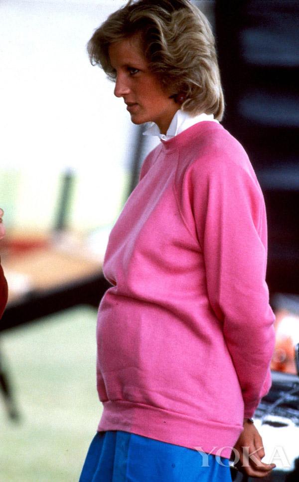 Thì ra mốt giấu quần được công nương Diana lăng xê từ lâu rồi-8