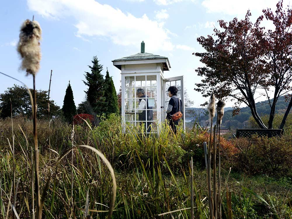 Sự thật chiếc điện thoại 'kết nối' với thế giới bên kia-2