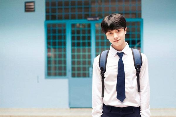 Đâu chỉ là 'soái ca' chờ xe buýt, chàng sinh viên Kiến trúc này còn học giỏi, đa tài nữa-2