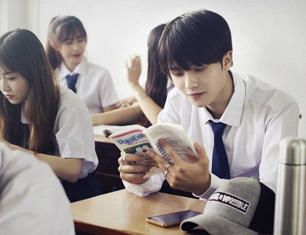 Đâu chỉ là 'soái ca' chờ xe buýt, chàng sinh viên Kiến trúc này còn học giỏi, đa tài nữa-3