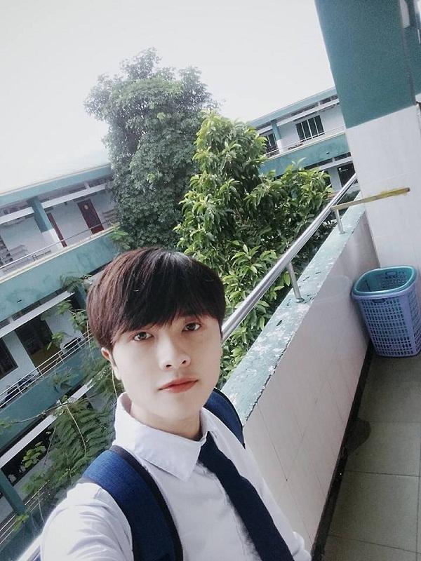 Đâu chỉ là 'soái ca' chờ xe buýt, chàng sinh viên Kiến trúc này còn học giỏi, đa tài nữa-7