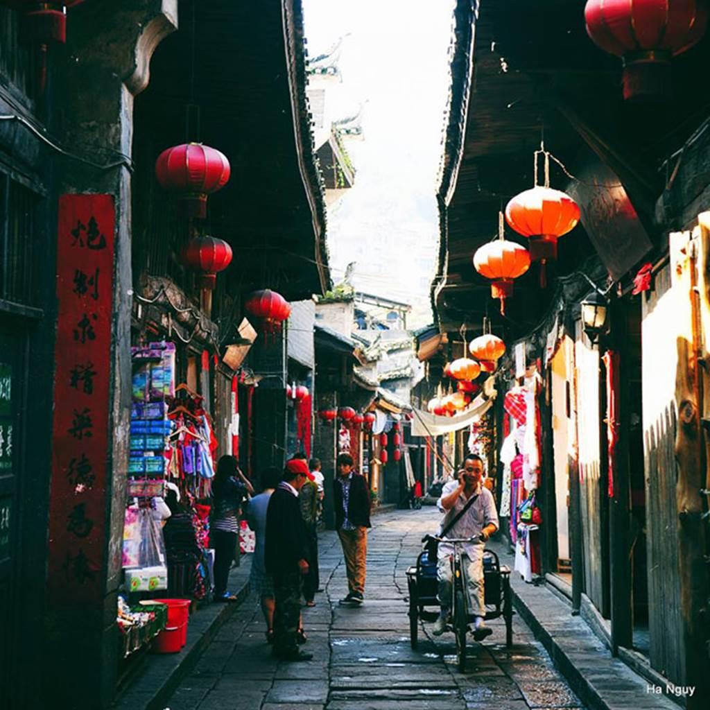 Chuyến đi Phượng Hoàng cổ trấn chất lừ của nữ du khách Việt khiến dân mạng ganh tỵ-5