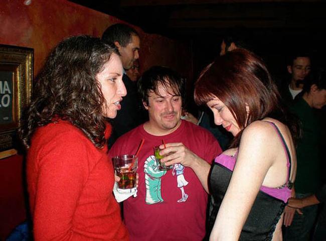 Ảnh hài: Liếc trộm, khi 'bản năng đàn ông' trỗi dậy (P2)-3