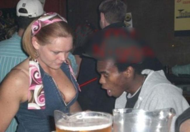 Ảnh hài: Liếc trộm, khi 'bản năng đàn ông' trỗi dậy (P2)-7