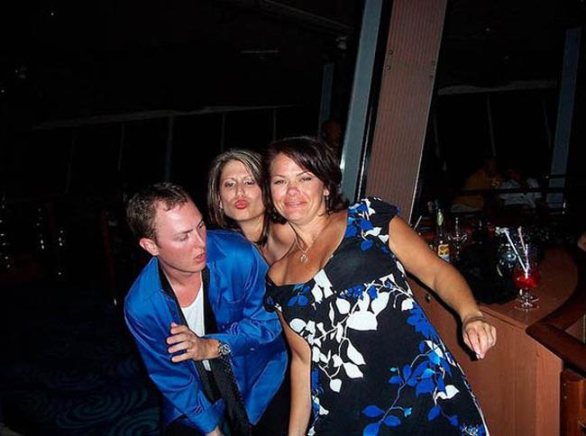 Ảnh hài: Liếc trộm, khi 'bản năng đàn ông' trỗi dậy (P2)-1