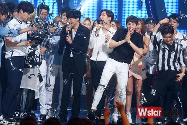 WANNA ONE lọt top 3 boygroup giật cúp nhanh nhất sau khi ra mắt-3