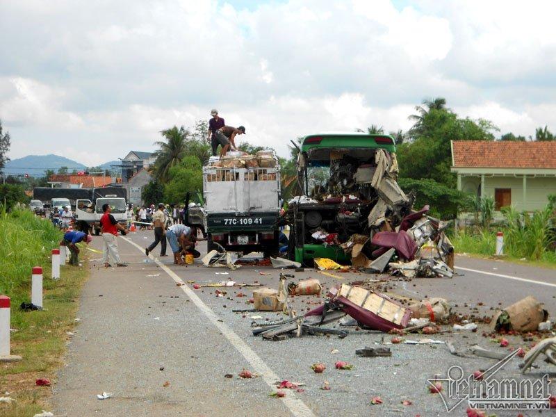 Tin nóng trong ngày 17/8: Video tai nạn thảm khốc ở Bình Định, xác người nằm la liệt trên đường-5