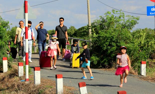 'Bố ơi! Mình đi đâu thế?' mùa 4: Các nhóc tì đòi về từ ngay tập đầu tiên-1