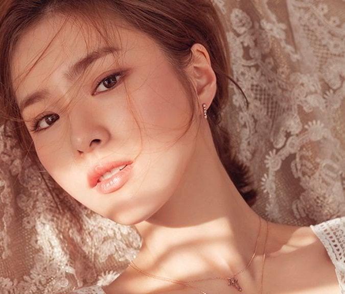 Sao Hàn 17/8: Nữ thần sexy UEE gây shock với thân hình gầy gò hốc hác-11