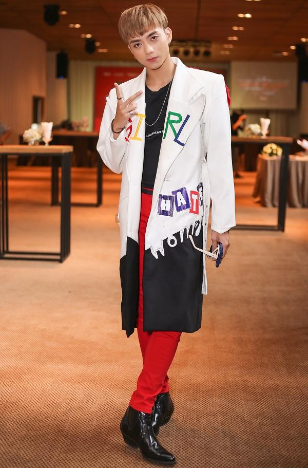 Soobin Hoàng Sơn 'thêm muối' cho phong cách, ngày càng hút mắt với style chất lừ-3