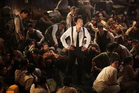 Chồng Song Hye Kyo lép vế đàn anh trong 'Đảo địa ngục'-3