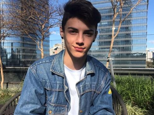 16 tuổi đã đẹp trai vậy, vài năm nữa kiểu gì cũng thành soái ca thôi-1