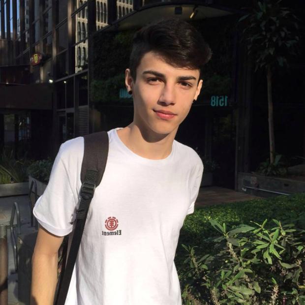 16 tuổi đã đẹp trai vậy, vài năm nữa kiểu gì cũng thành soái ca thôi-9