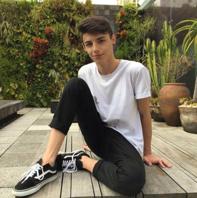 16 tuổi đã đẹp trai vậy, vài năm nữa kiểu gì cũng thành soái ca thôi-10