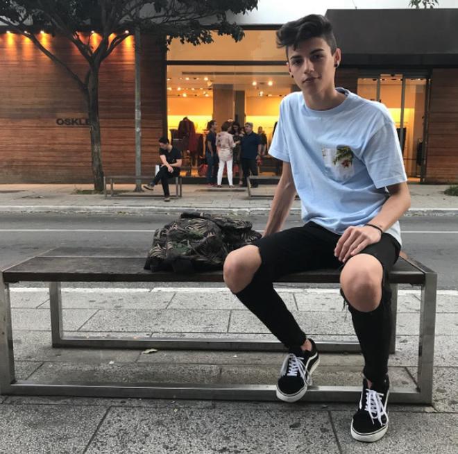 16 tuổi đã đẹp trai vậy, vài năm nữa kiểu gì cũng thành soái ca thôi-12