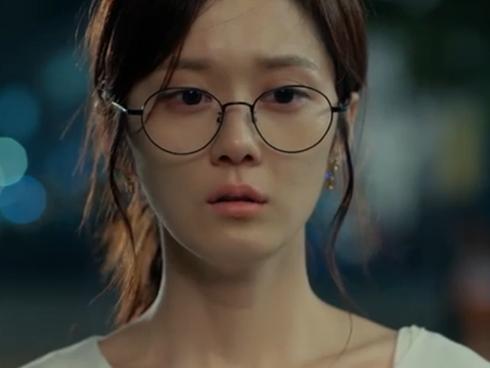 Tôi bị hạ gục ngay khi nhìn tình địch bước vào quán cà phê như một diễn viên hạng A