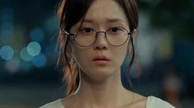 Tôi bị hạ gục ngay khi nhìn tình địch bước vào quán cà phê như một diễn viên hạng A-1