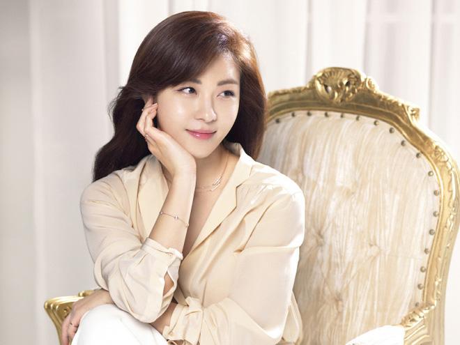 Tôi bị hạ gục ngay khi nhìn tình địch bước vào quán cà phê như một diễn viên hạng A-2