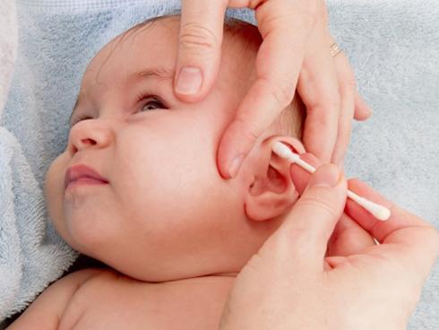 4 cách làm sạch tai an toàn tại nhà