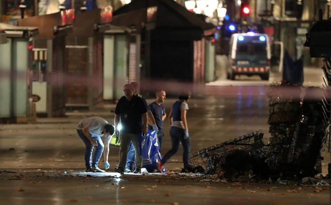 'Khủng bố' liên tiếp ở Tây Ban Nha sau vụ đâm xe làm 13 người chết-3