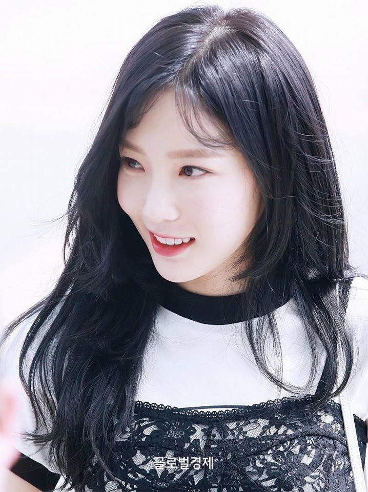 Xuất hiện không vệ sĩ, trưởng nhóm SNSD Taeyeon bị fan đẩy ngã và sàm sỡ-5