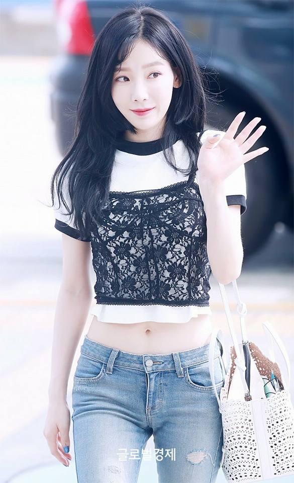 Xuất hiện không vệ sĩ, trưởng nhóm SNSD Taeyeon bị fan đẩy ngã và sàm sỡ-8