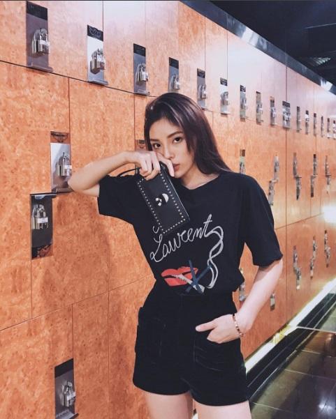 Mỗi lần xuất hiện Kỳ Duyên lại có thêm một món đồ hiệu xa xỉ đáng ghen tị-1