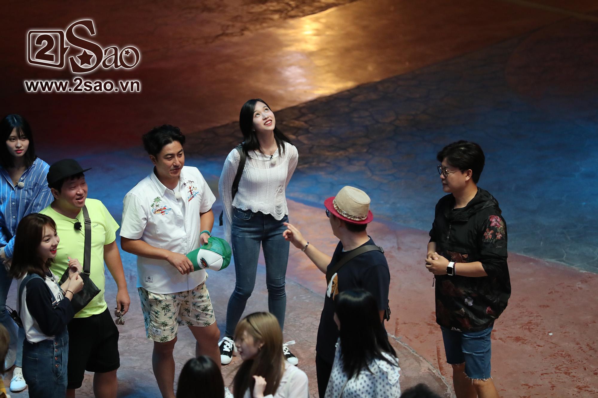 TWICE phấn khích khi trải nghiệm trò chơi cảm giác mạnh tại Việt Nam-10