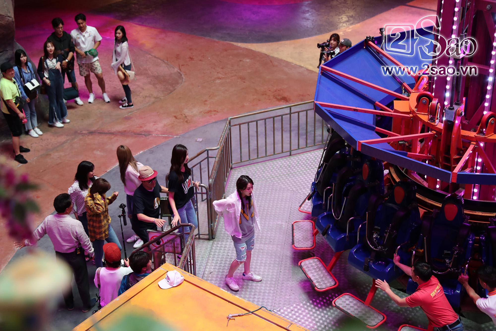 TWICE phấn khích khi trải nghiệm trò chơi cảm giác mạnh tại Việt Nam-11