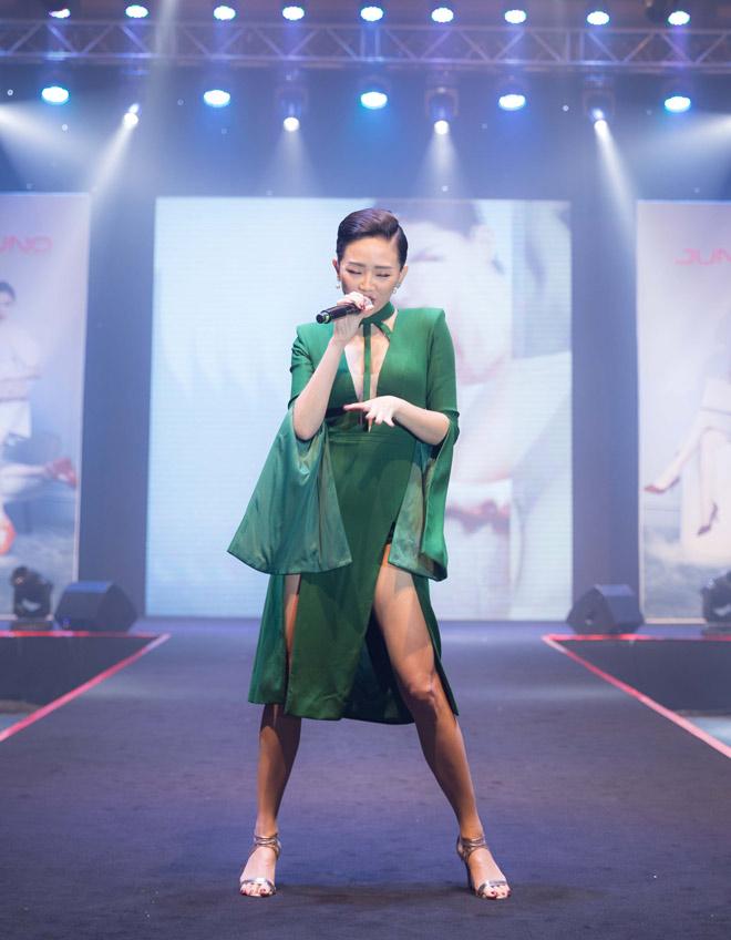 Tóc Tiên style luộm thuộm, Hương Tràm như hộp quà khổng lồ lọt top sao mặc xấu tuần này-4