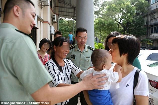 Sự trở về ngoạn mục của bé trai 5 tháng tuổi bị bố đẻ bán cho bọn buôn người-3