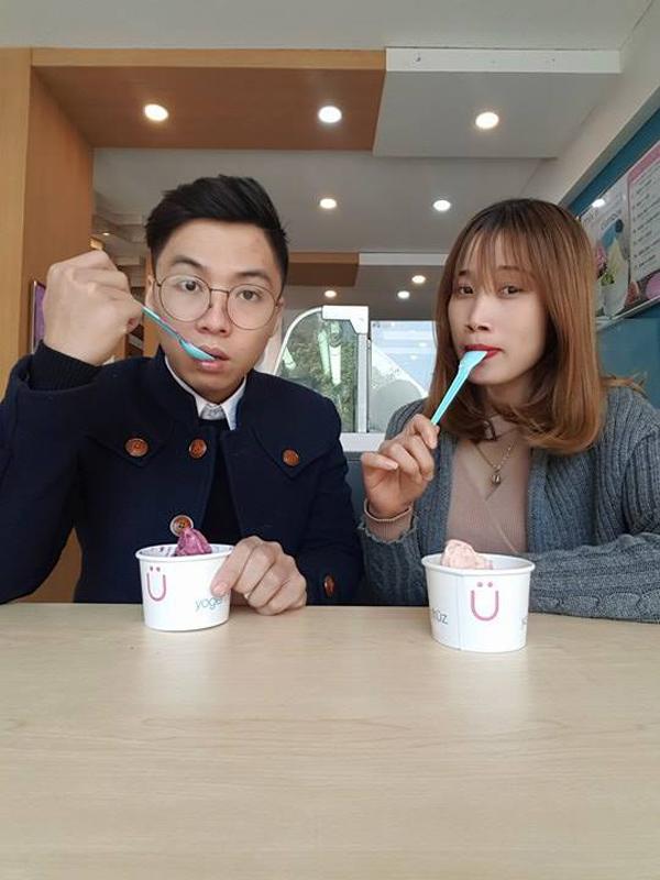 Chuyện tình đũa lệch của chàng 9X ba mét bẻ đôi mời Pikachu cầu hôn bạn gái trên phố đi bộ-2