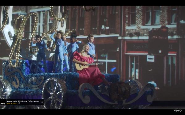 Biến hoá liên tục trong MV mới, Miley không ngại đối đầu Justin Bieber-4