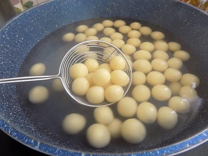 Độc đáo món chè đậu xanh bi mềm mịn, long lanh, ai ăn cũng thích-6