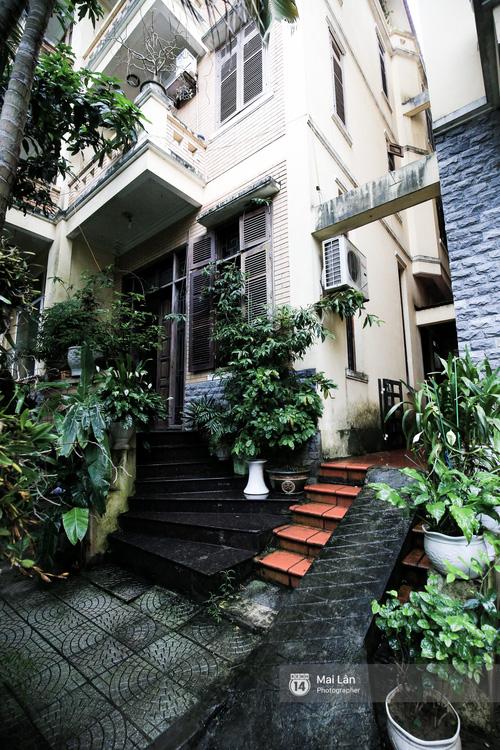 Lần đầu hé lộ ngôi nhà cổ kính, rợp bóng cây xanh của ông trùm Phan Thị - NSND Hoàng Dũng-6