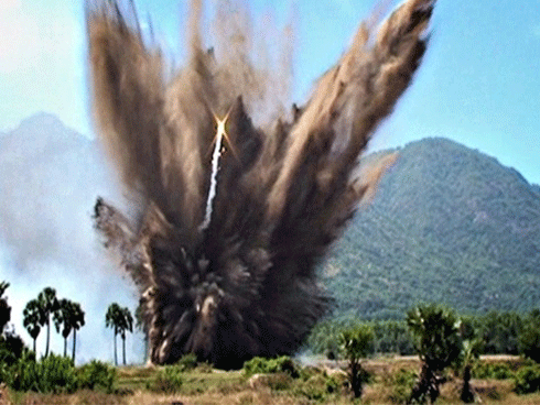 Nạn nhân bị thương trong vụ nổ bom 6 người chết phải cắt cụt 2 chân, bác sĩ yêu cầu bỏ 2 mắt-3